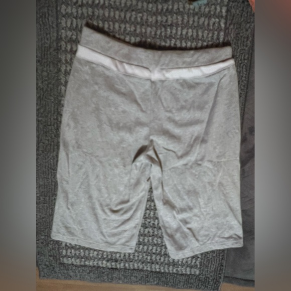 Sporty Long Shorts - Picture 8 of 9